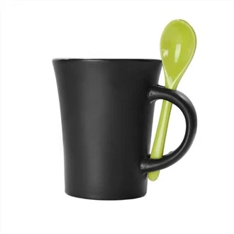 Caneca e colher de café de cerâmica