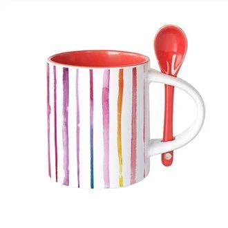 Caneca de café com colher no cabo