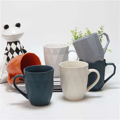 Conjunto de canecas coloridas